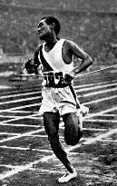 (2)S. Korean Olympic marathon hero Sohn dies at age 90